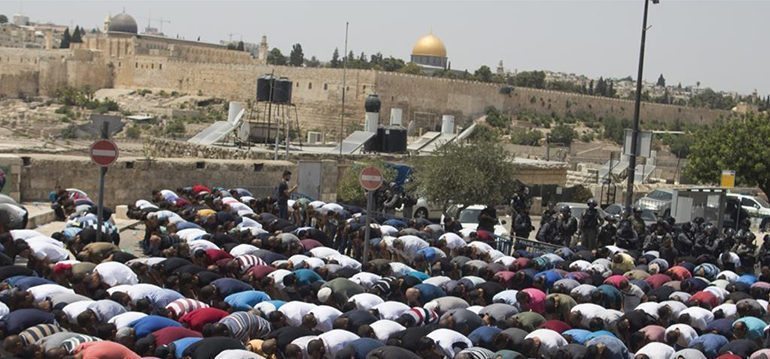 Israel replaces Al-Aqsa mosques metal detectors with surveillance cameras, Palestinians reject new measures