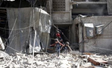 Air strikes kill 31, including children, in Syria's Eastern Ghouta