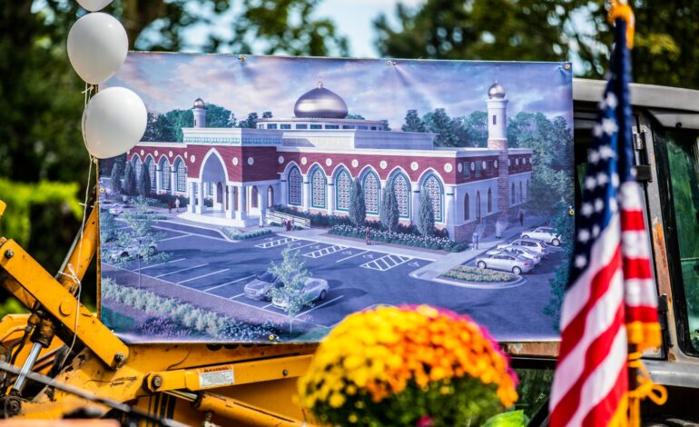City officials, local Muslims break ground for new community center and mosque in Sterling Heights