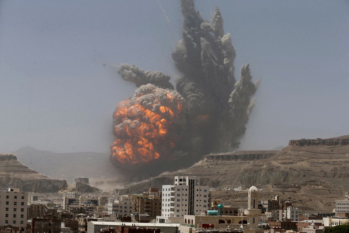 Smoke rises during an air strike on an army weapons depot on a mountain overlooking Yemen's capital Sanaa, April 20, 2015. Photo: Reuters