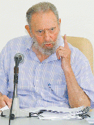 Fidel Castro returns to TV with dire warning of nuclear conflict