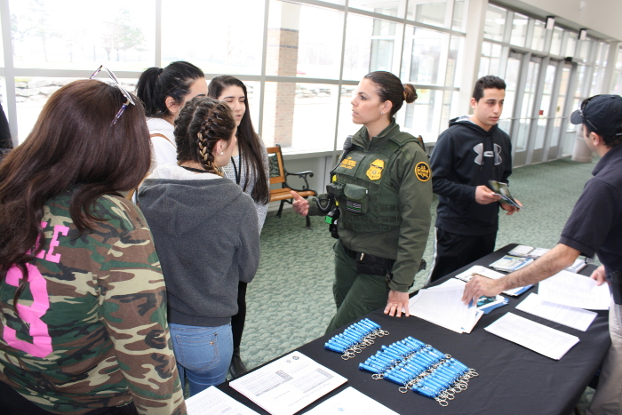 Federal Middle Eastern officers inspire youth to pursue law enforcement careers