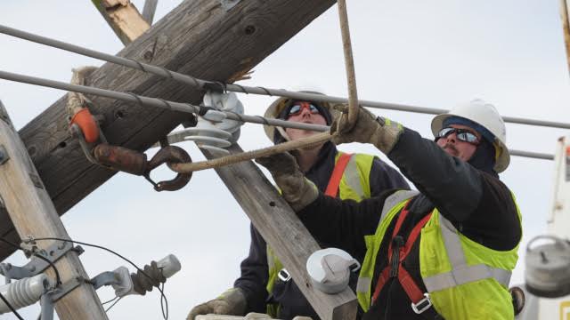 High winds cause 600K to lose power in Metro Detroit