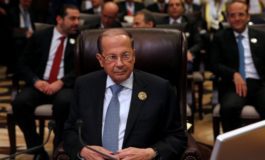 Lebanon's Aoun takes tumble as Arab summit starts