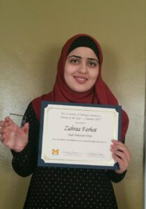 The AANews reporter Zahraa Farhat receives UM-D Mentor of the Year award