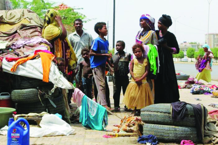 Spread of fighting, cholera pushes Yemen to collapse