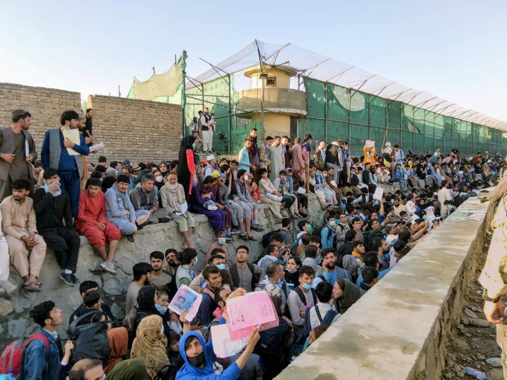 A social media photo shows crowds of people waiting outside the airport in Kabul, Afghanistan August 25. Photo: DAVID_MARTINON via Twitter