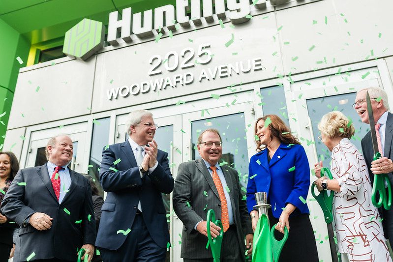 Detroit Mayor Mike Duggan, Gary Torgow, chairman of the board of directors at Huntington Bank, Huntington Bank CEO Stephen Steinour, Governor Whitmer and others celebrate after cutting a green ribbon at the opening of the Huntington Tower in Detroit, Wednesday, Sept. 21. Photo courtesy: Mayor Duggan's Office.
